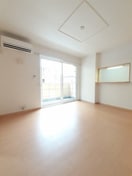 明るい色調の室内です マルス・ミーション