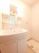 忙しい朝には欠かせない洗面所です マルス・ミーション