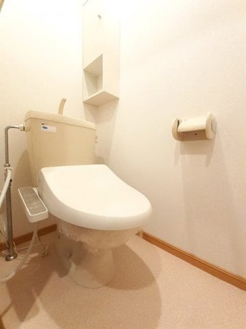 シンプルで使いやすいトイレです レジデンス淡路　Ａ