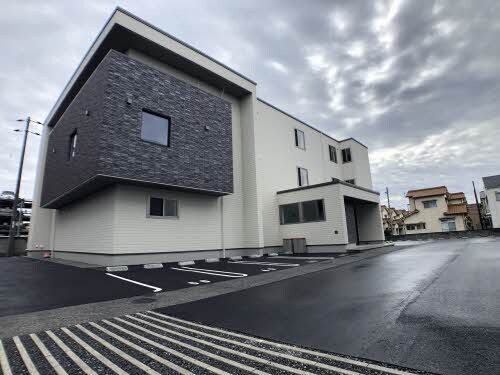  シャーメゾンステージ古川西　B