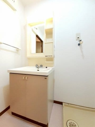 明るい洗面所です エルディム畑寺