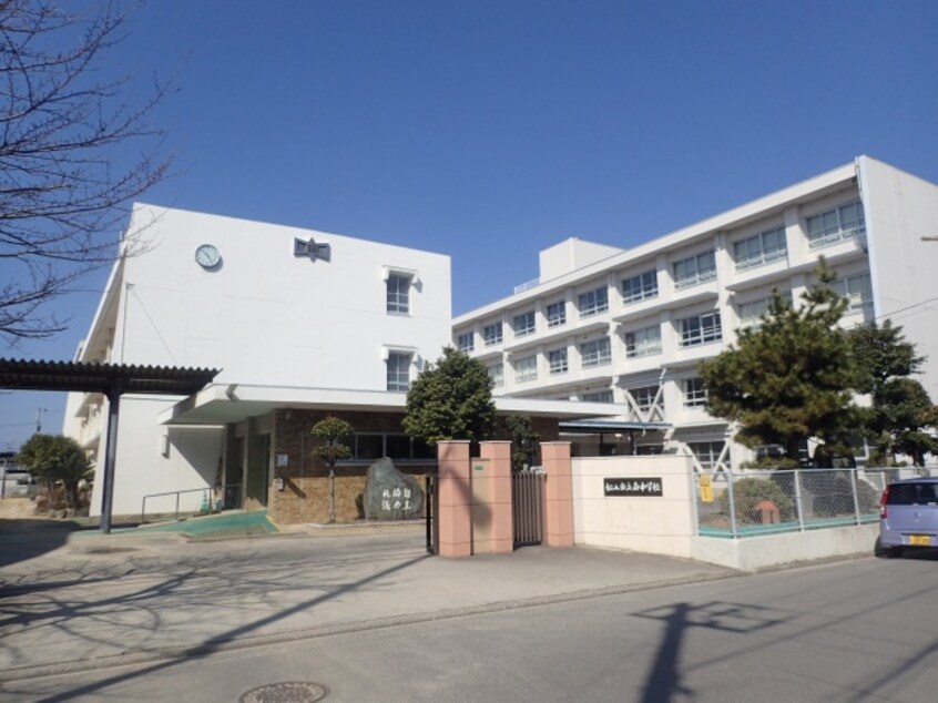 松山市立南中学校(中学校/中等教育学校)まで2026m リューレント朝生田・