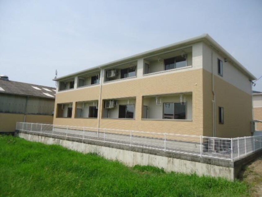 外観写真（昼） カメリア北土居　Ｂ