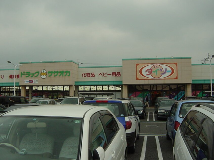 ドラッグササオカ松山インター店まで219ｍ カメリア北土居　Ｂ