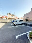 車をお持ちの方に嬉しい駐車場付きの物件です ミニヨンフルールＡ