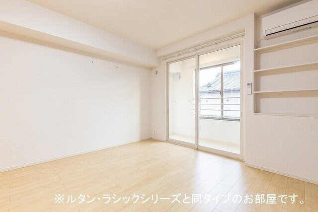 きれいな内装です アルストロメリア