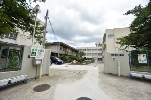 堺市立八田荘小学校(小学校)まで1210m 泉北高速鉄道/深井駅 徒歩29分 1-2階 築47年