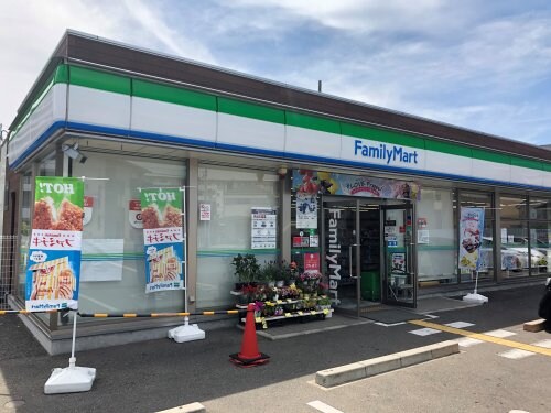 ファミリーマート 堺深井沢町店(コンビニ)まで497m フルーリ深井