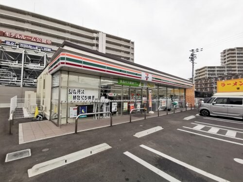 セブンイレブン 堺白鷺町3丁店(コンビニ)まで521m 南海高野線/初芝駅 徒歩10分 1階 築16年