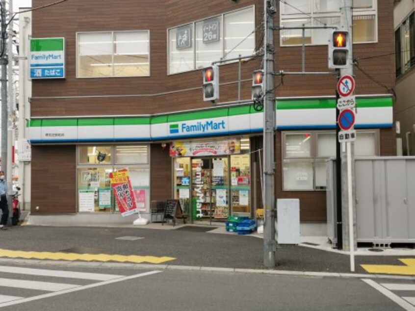 ファミリーマート 堺初芝駅前店(コンビニ)まで282m スプリングコート