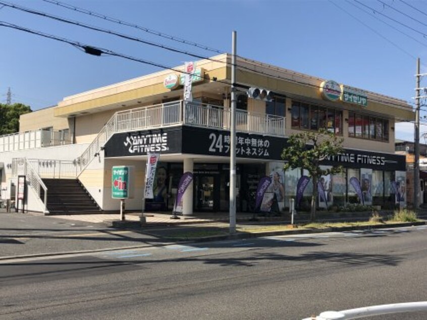 サイゼリヤ 堺深井店(その他飲食（ファミレスなど）)まで1023m フローラルⅢ