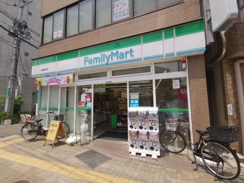 ファミリーマート 白鷺駅前店(コンビニ)まで334m フジパレスヴィレッジ白鷺