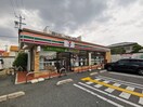 セブンイレブン 富田林若松町西店(コンビニ)まで595m ウエストインヒルズ