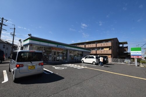 ファミリーマート 和泉箕形町二丁目店(コンビニ)まで868m プロムナード箕形