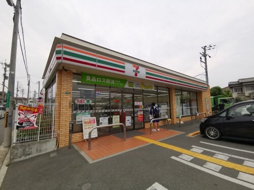 セブンイレブン 堺出雲大社前店(コンビニ)まで263m 南海高野線/初芝駅 徒歩13分 1-2階 築47年