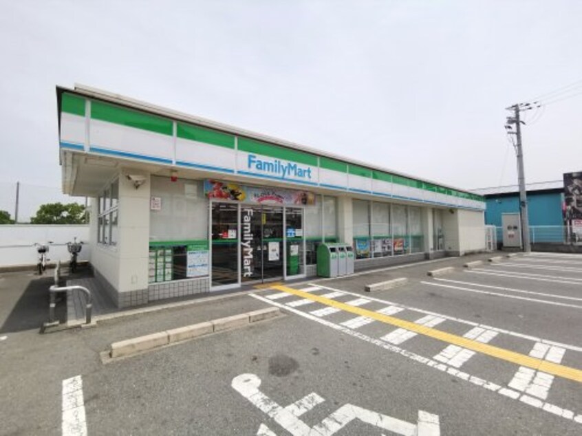 ファミリーマート 東ぐみの木店(コンビニ)まで137m 北浦ハイツ