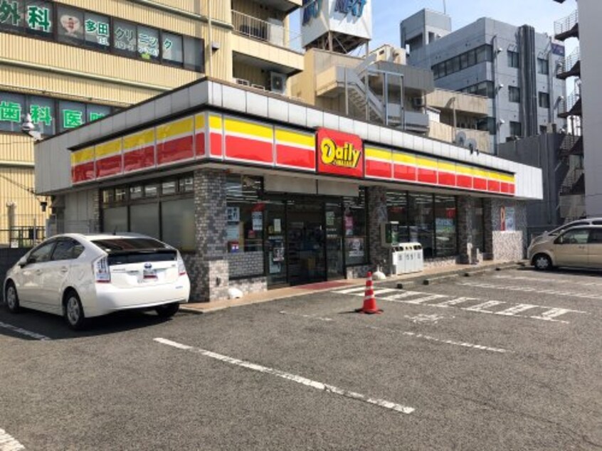 デイリーヤマザキ 堺深井沢町店(コンビニ)まで592m M＆Ｆマンション