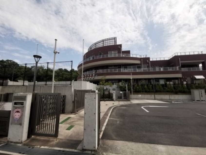 幼保連携型認定こども園常磐会短期大学付属いずみがおか幼稚園(幼稚園/保育園)まで2205m 泉北高速鉄道/泉ケ丘駅 徒歩18分 1階 築19年