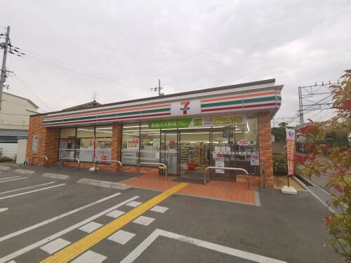 セブンイレブン 初芝駅東店(コンビニ)まで114m フォンテンブロー初芝