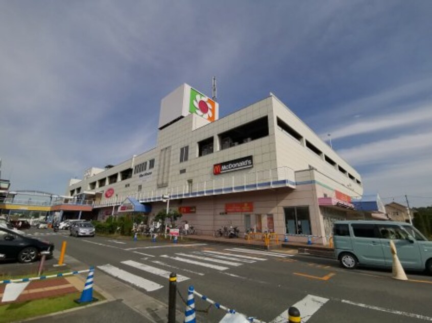 Izumiya(イズミヤ) 原山台店(スーパー)まで4735m セカンドパレス