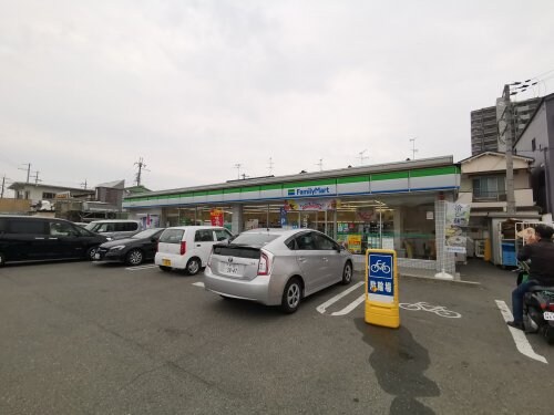 ファミリーマート 堺日置荘原寺店(コンビニ)まで557m 南海高野線/萩原天神駅 徒歩8分 1階 築3年