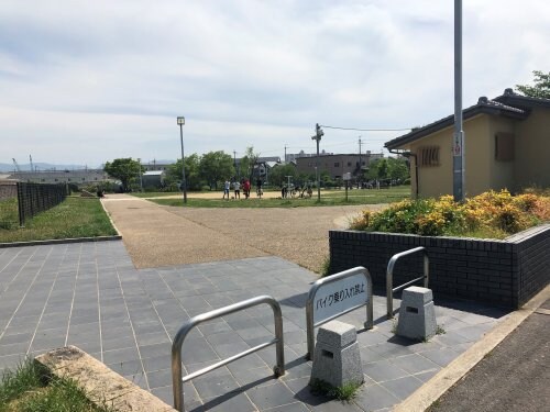 土塔町公園(公園)まで406m セジュール水賀池