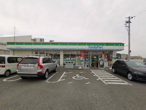 ファミリーマート 泉北田園大橋店(コンビニ)まで690m ソレイユヴィラ