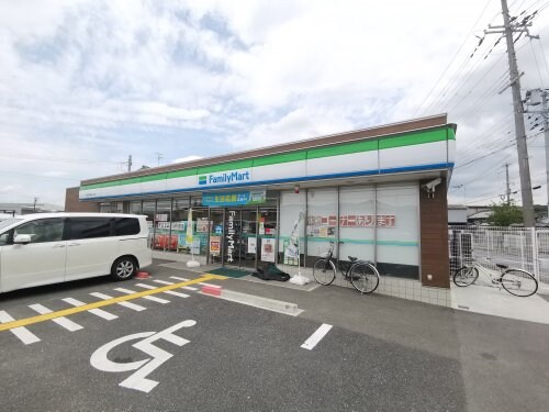 ファミリーマート 富田林中野町一丁目店(コンビニ)まで203m 近鉄長野線/喜志駅 徒歩15分 4階 築21年