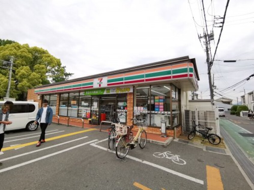 セブンイレブン 大阪狭山東野中店(コンビニ)まで686m ファミリーハイツTY