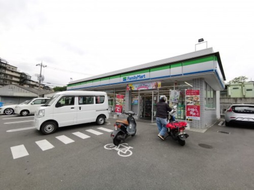 ファミリーマート 狭山今熊店(コンビニ)まで332m グリーンハイツ山中