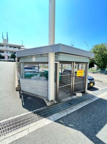  泉北高速鉄道/泉ケ丘駅 徒歩18分 2階 築27年