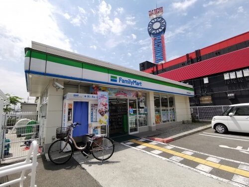 ファミリーマート 富田林喜志駅前店(コンビニ)まで147m サンコークレアール