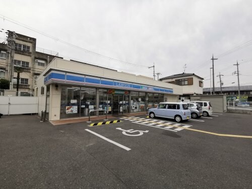ローソン 堺丈六店(コンビニ)まで708m ベルネージュ峯尾