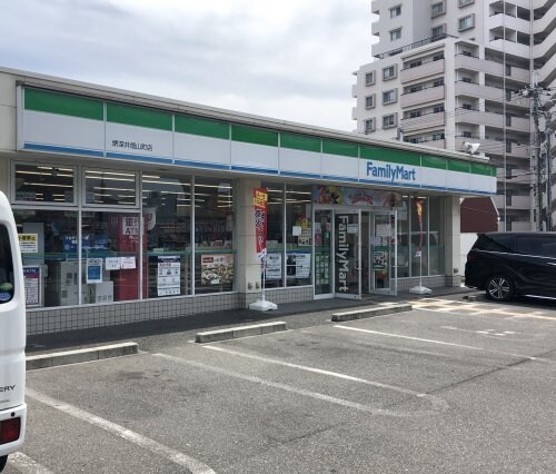 ファミリーマート 堺深井畑山町店(コンビニ)まで208m 泉北高速鉄道/深井駅 徒歩15分 1-2階 築10年