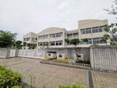 富田林市立明治池中学校(中学校/中等教育学校)まで854m 近鉄長野線/川西駅 徒歩16分 1-2階 築31年