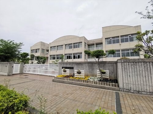 富田林市立明治池中学校(中学校/中等教育学校)まで724m 近鉄長野線/川西駅 徒歩16分 1-2階 築35年