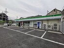 ファミリーマート 富田林津々山台店(コンビニ)まで730m 近鉄長野線/川西駅 徒歩16分 1-2階 築35年