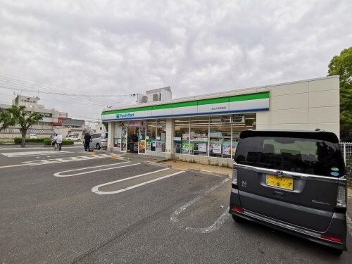 ファミリーマート 狭山市役所前店(コンビニ)まで1059m さやま池公園アーバンコンフォート