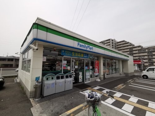 ファミリーマート 堺堀上町店(コンビニ)まで420m 泉北高速鉄道/深井駅 徒歩17分 2階 築21年