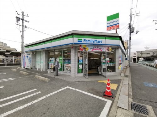 ファミリーマート 大阪金剛駅前店(コンビニ)まで568m セジュール寺池台