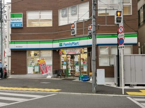 ファミリーマート 堺初芝駅前店(コンビニ)まで299m ベルコート初芝