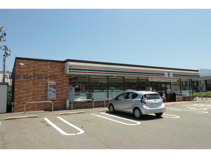 セブンイレブン唐津バイパス店(コンビニ)まで329m アストリア唐津Ⅰ