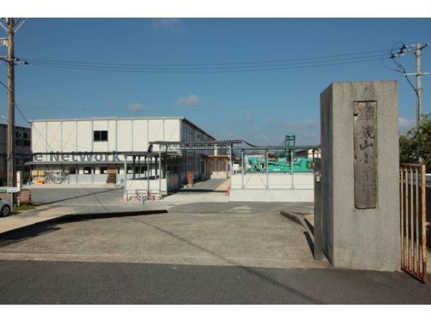 唐津市立鏡山小学校(小学校)まで1296m メビウス鏡Ⅲ番館