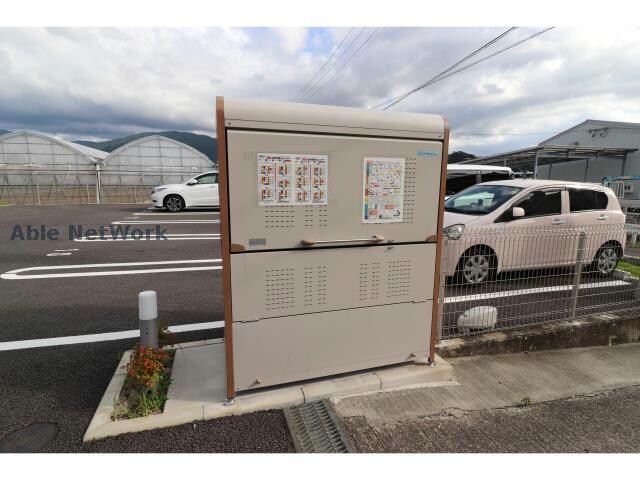  ファミールスクエア