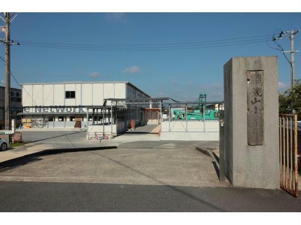 唐津市立鏡山小学校(小学校)まで1383m アザールⅢ