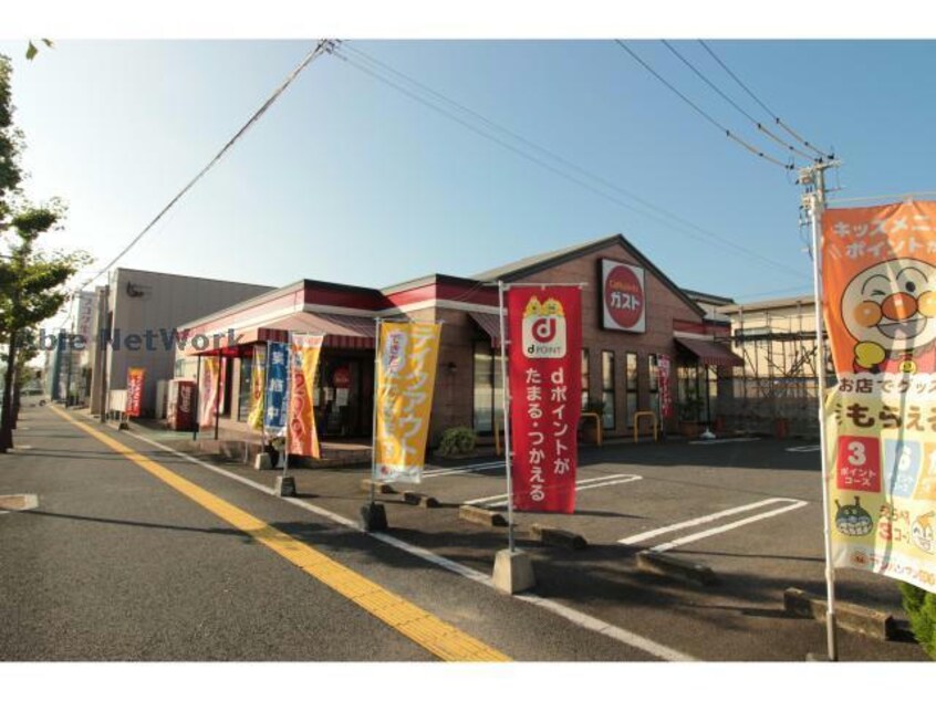 ガスト唐津店（から好し取扱店）(その他飲食（ファミレスなど）)まで490m サクシード1