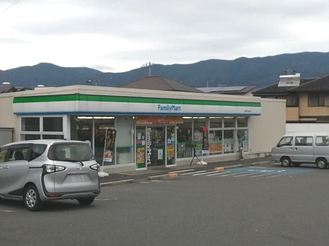 ファミリーマート 高野口町小田店様(コンビニ)まで364m 和歌山線/高野口駅 徒歩13分 2階 築21年