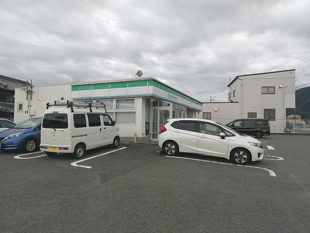 ファミリーマート かつらぎ笠田店様(コンビニ)まで600m リフレ　Ⅲ