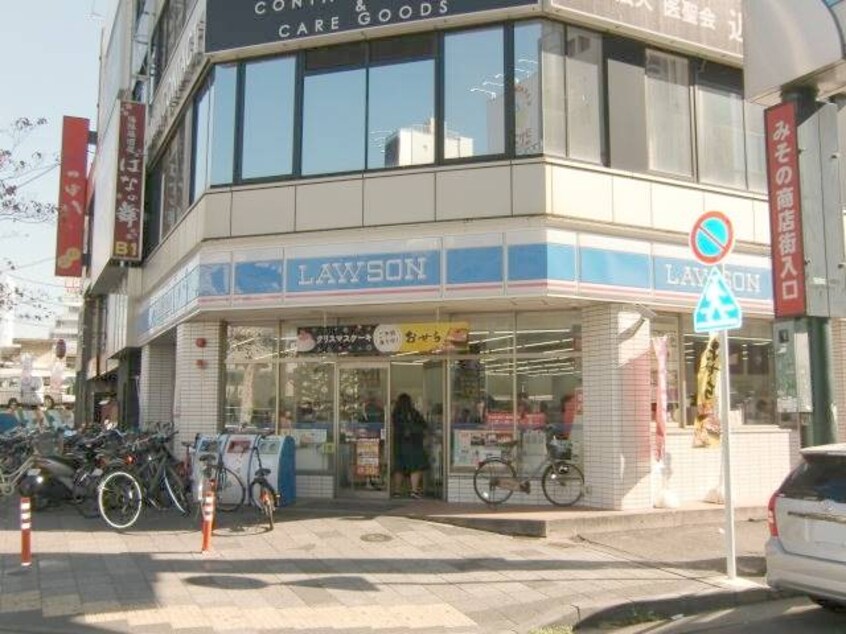 ローソン和歌山駅前店様(コンビニ)まで495m sereno 黒田