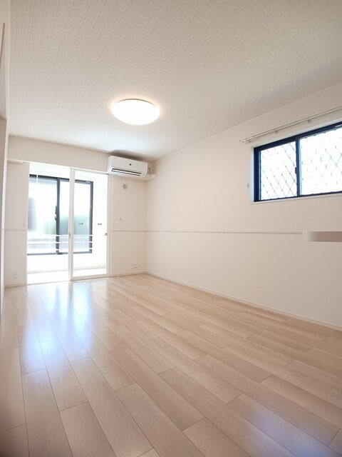  阪和線・羽衣線/紀伊駅 バス9分山村（和歌山県）下車:停歩6分 1階 築1年